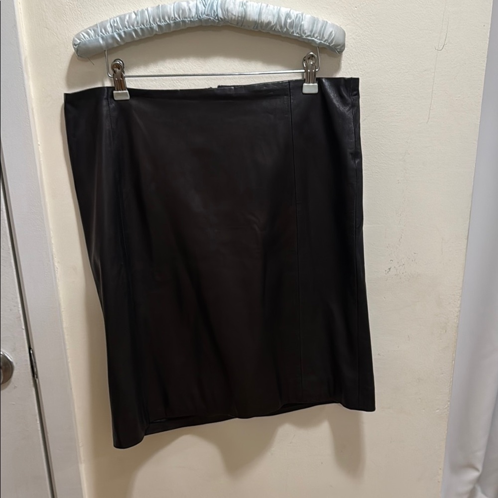 Carolina Herrera Black Pencil Skirt Knee-Length Work